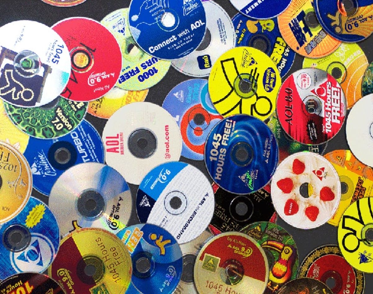 From Dial Up OMGs to AIM LOLs, Share Your OG Internet Memories!