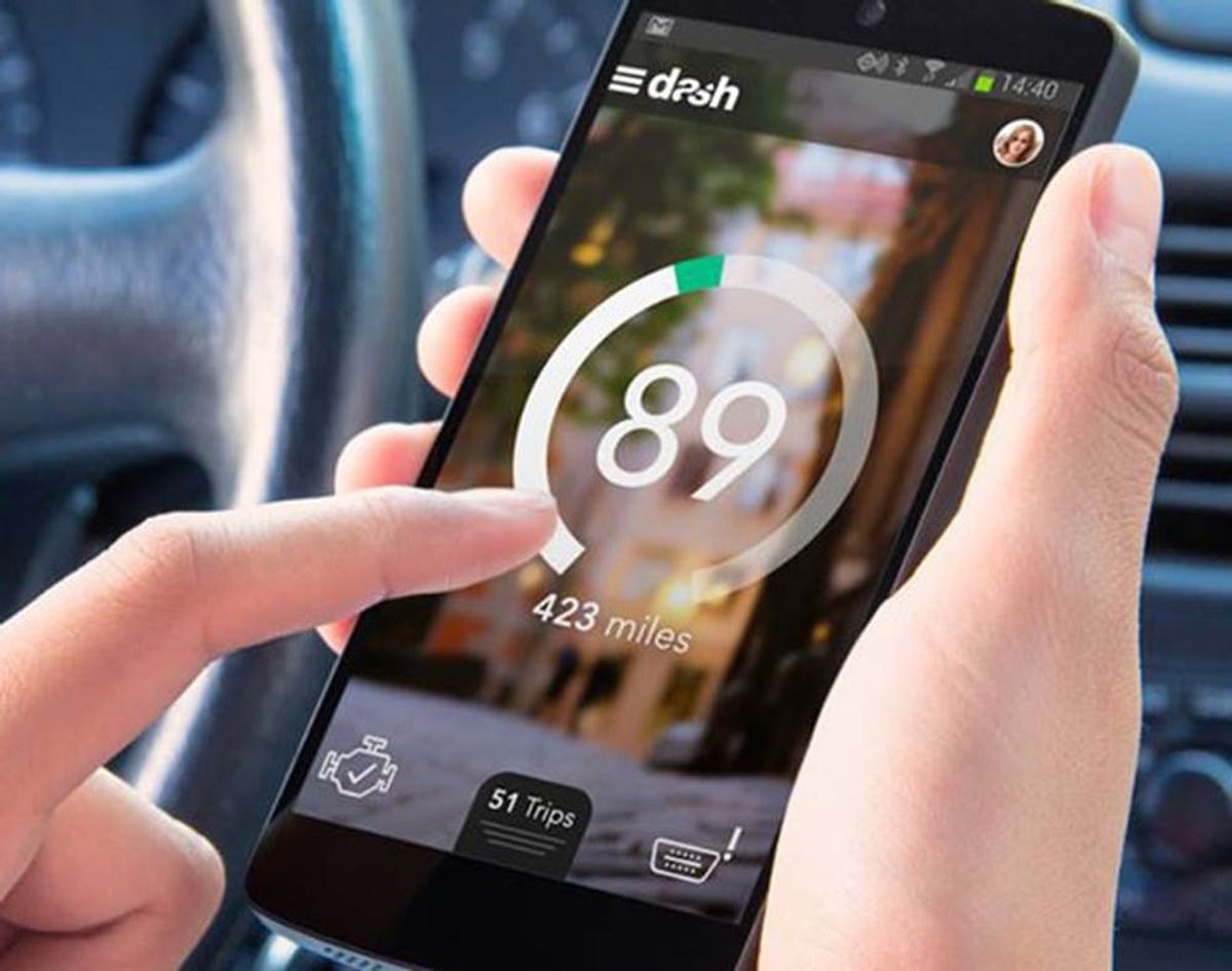 Dash Pimps Your Ride into a Connected Smart Car