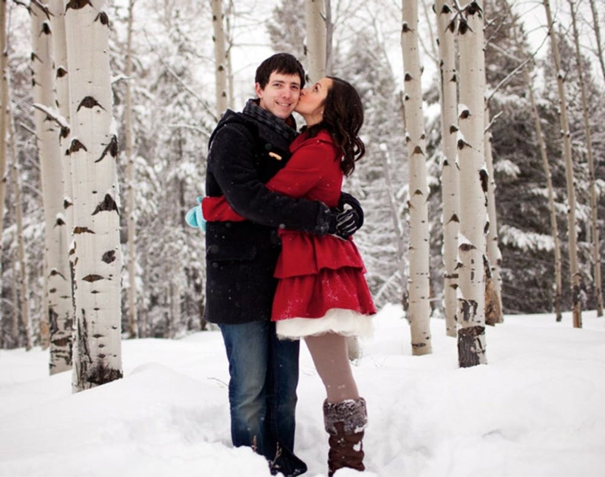 15 Ideas for Oh-So-Cozy Winter Engagement Photos