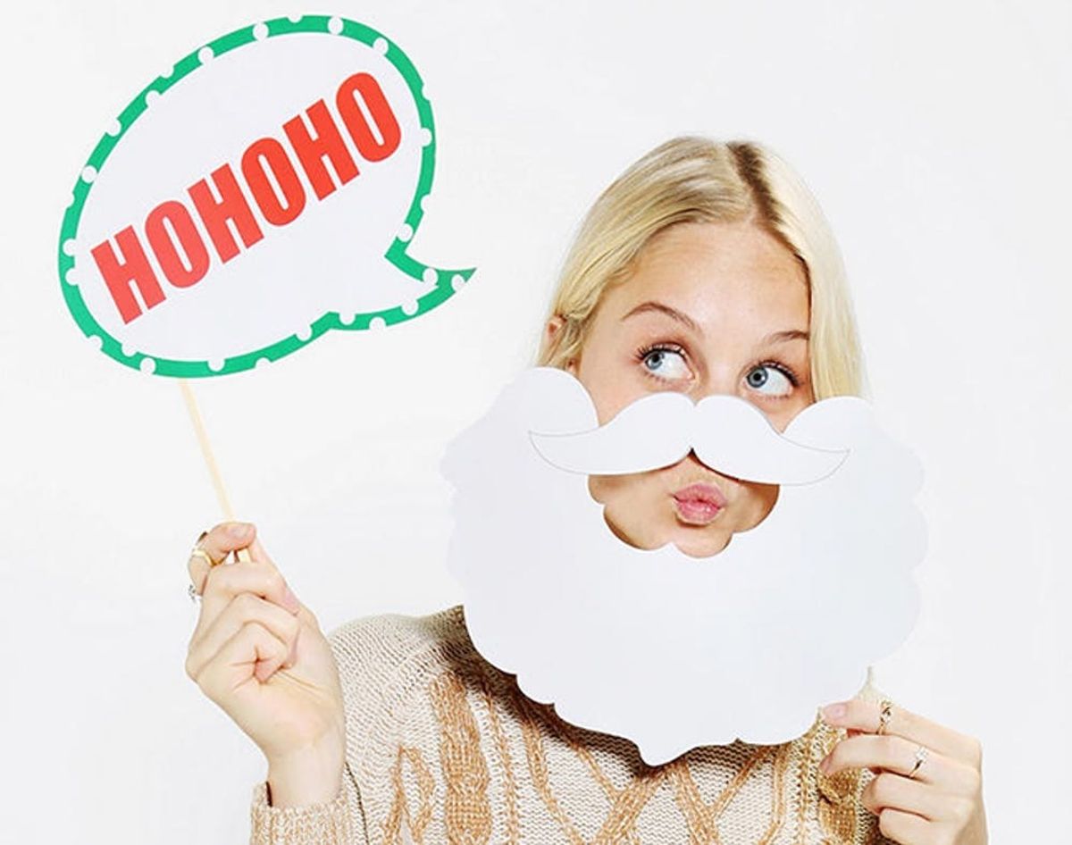 15 Holiday Photo Booth Props to Make You LOL