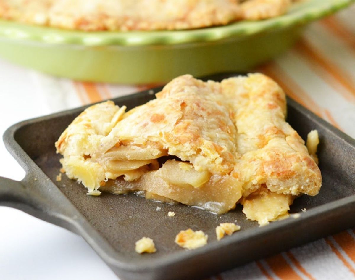 Fall Foodie Classics: Apple Pie with a Cheddar Crust
