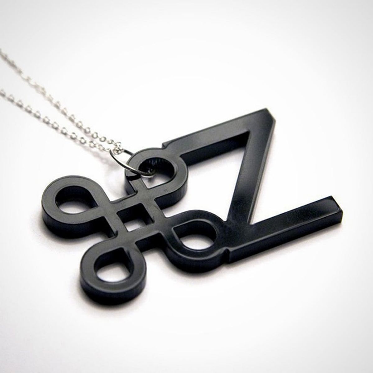 30 Pieces of Jewelry That Are Just Our Type