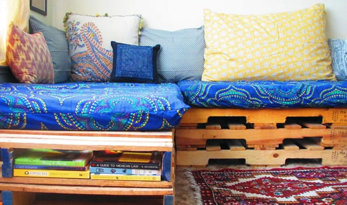 How to Upcycle a Pallet into a Couch