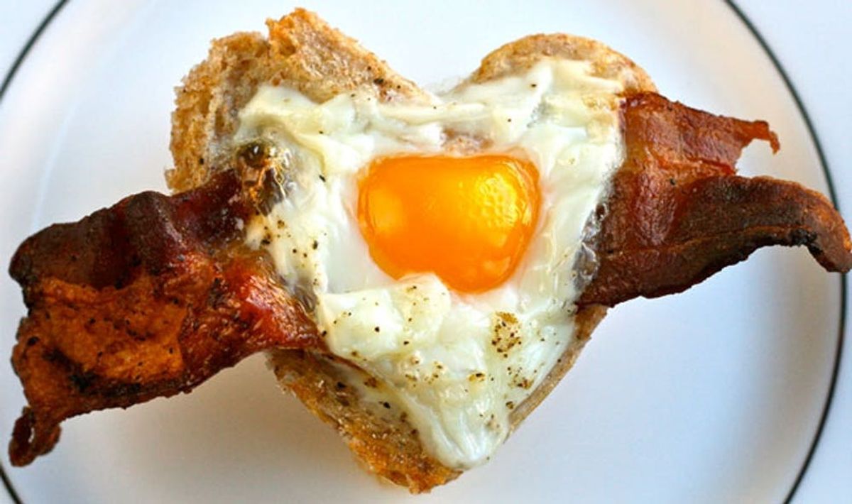 A Heart-y Breakfast: Bacon + Egg Toast Cups