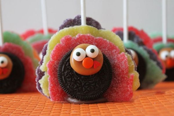 Get in the Mood for Turkey Day with Oreo Turkey Pops!