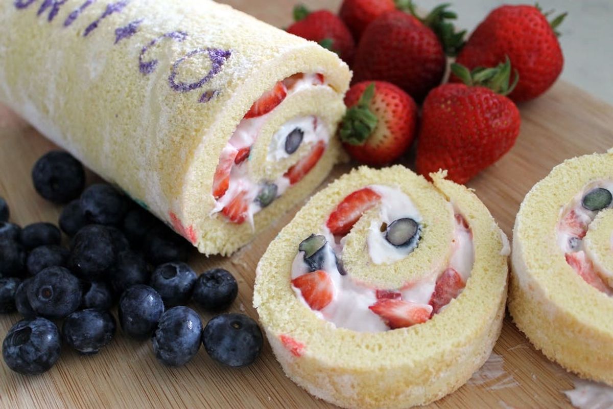 Learn How to Make and Decorate a Cake Roll