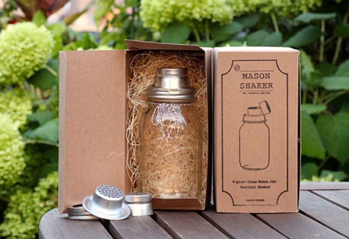 Countrify Your Drink with the Mason Jar Cocktail Shaker