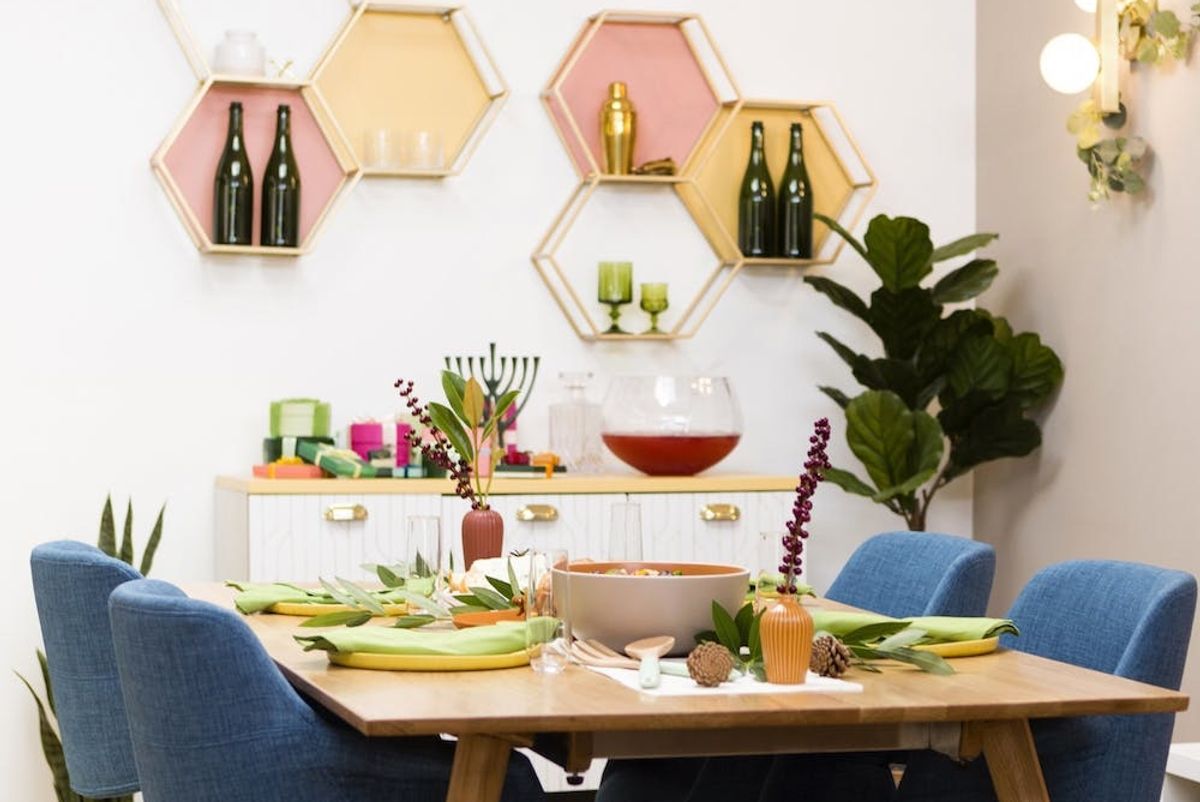 This Mid-Century Modern Dining Room Makeover Is Ideal for Entertaining