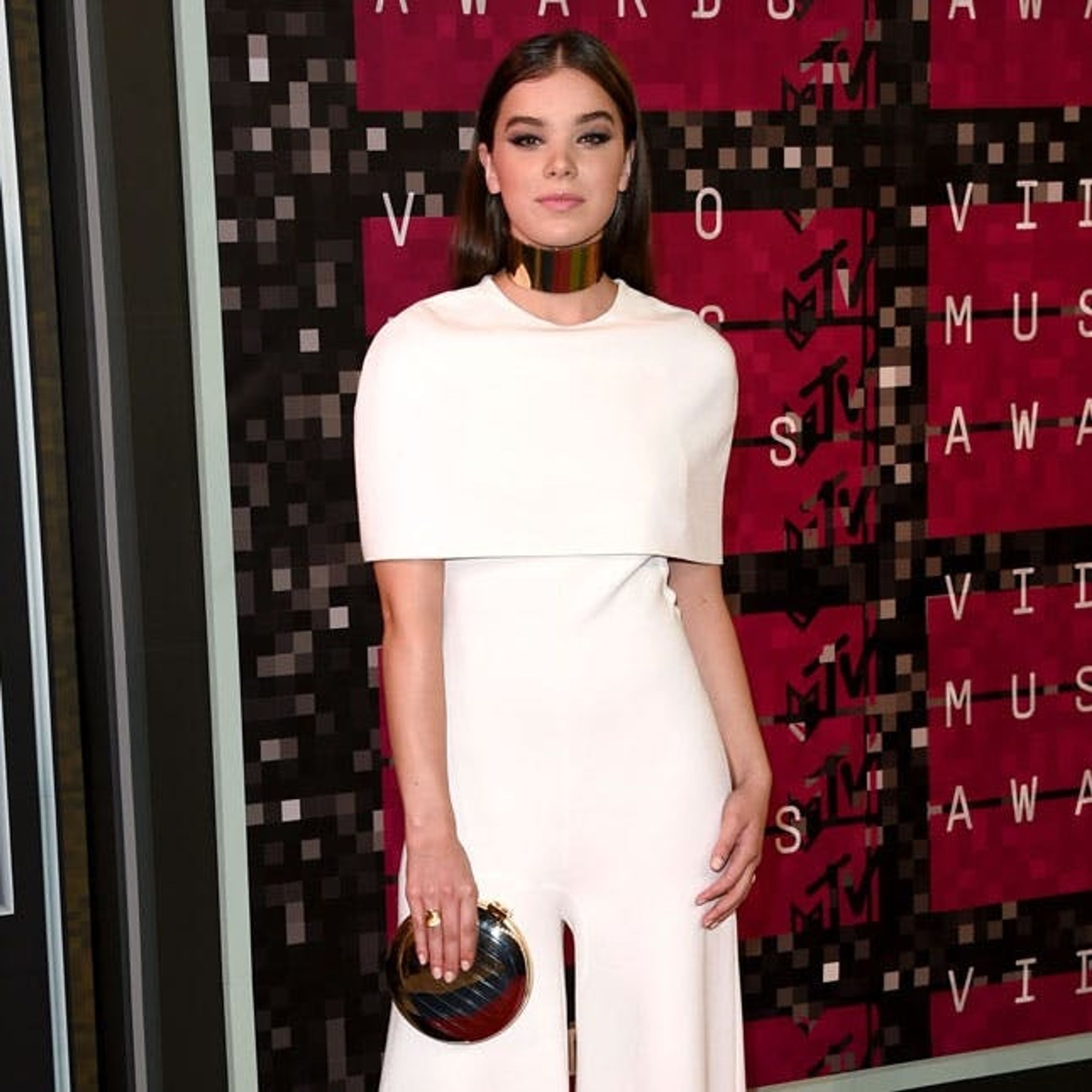 7 VMAs Outfits That Prove Modest Can Still Be Super Sexy