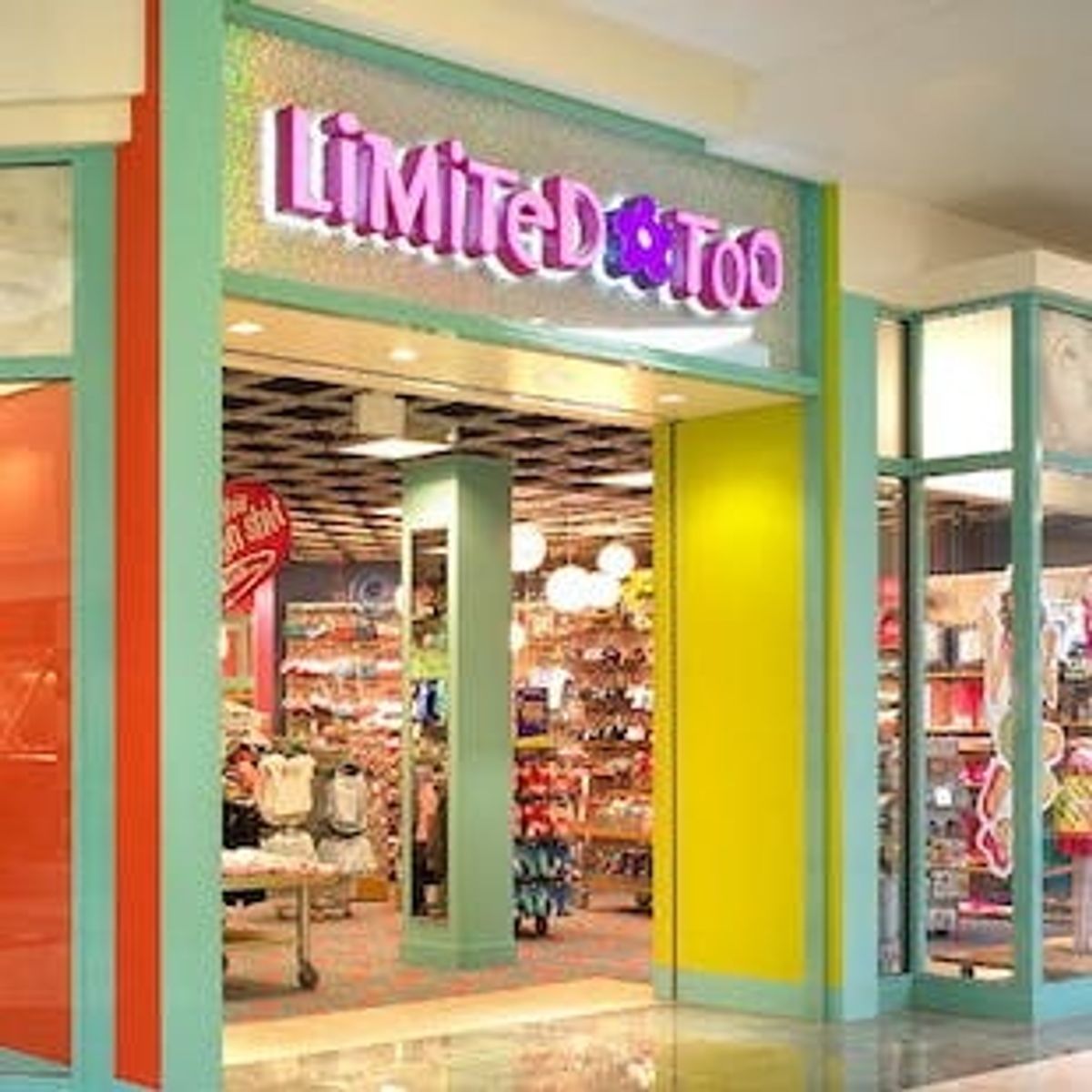 2 of Your Favorite ’90s Stores Are About to Make a Major Comeback
