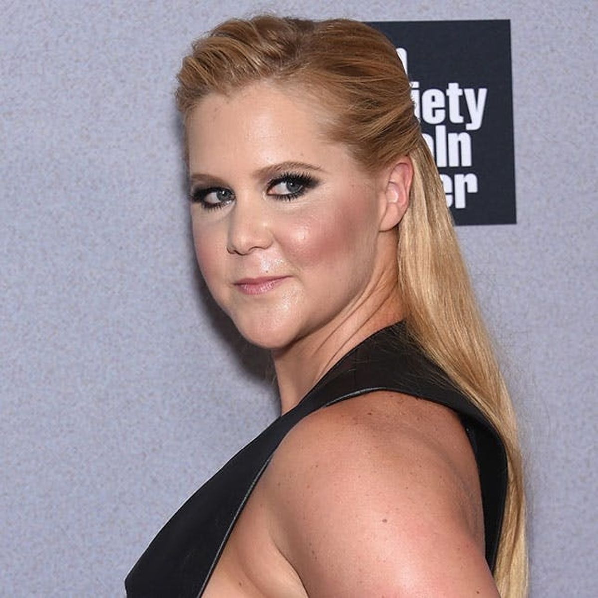 Amy Schumer Just Pulled Off Classy Sideboob