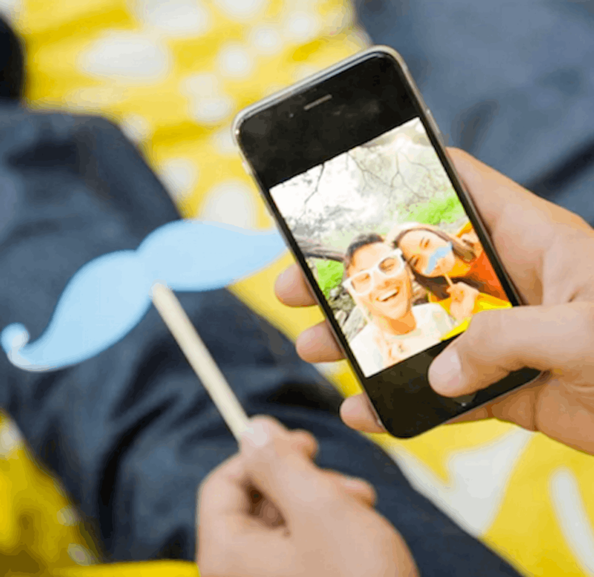 You’ll Never Guess How This Case Will Charge Your Phone