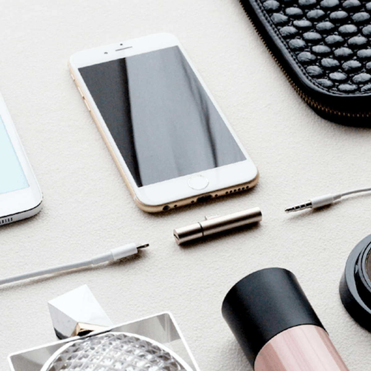 Revolutionary Kickstarter Charge & Jam on iPhone 7! Brit + Co