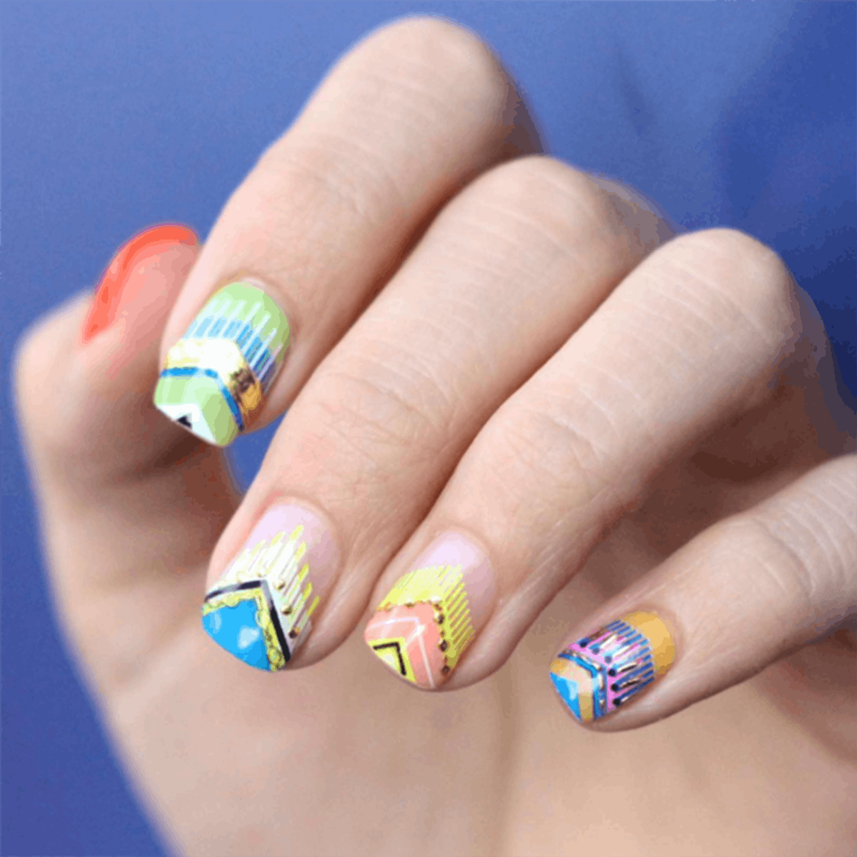 Nail Summer’s ’70s Trend With a Fringe Mani