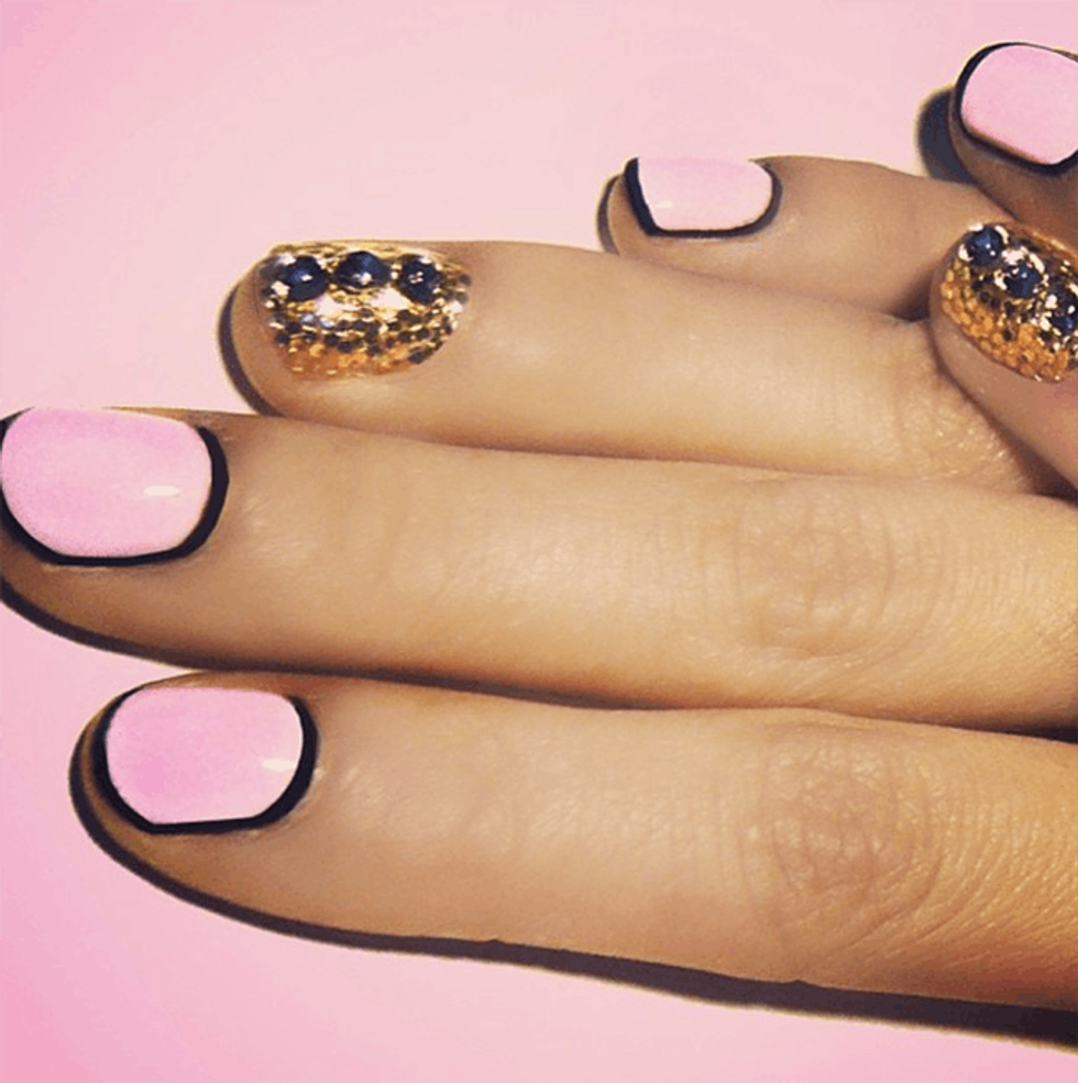 16 Ways to Pull Off Outlined Nails Brit + Co