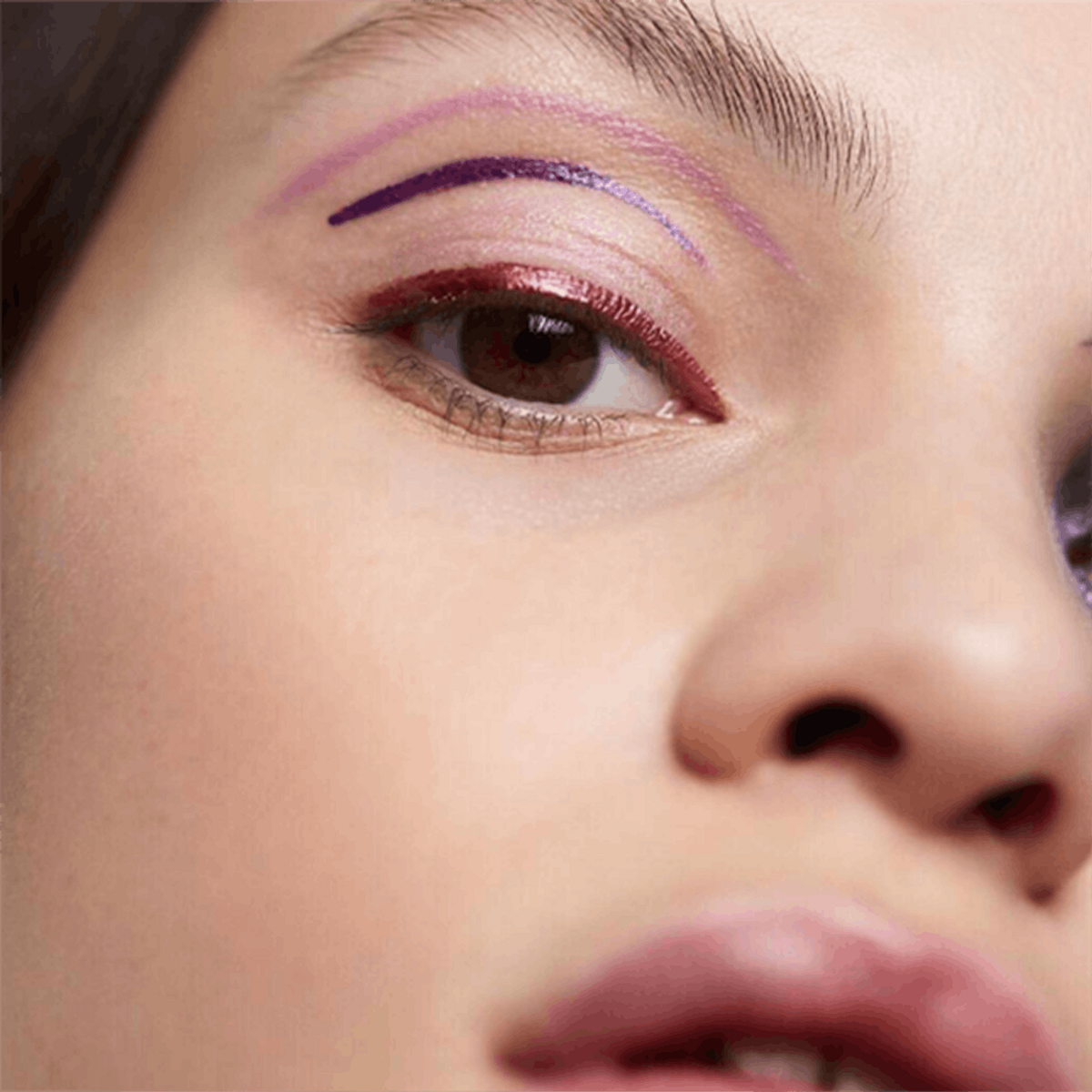 8 Floating Eyeliner Looks That Slay for the Holidays