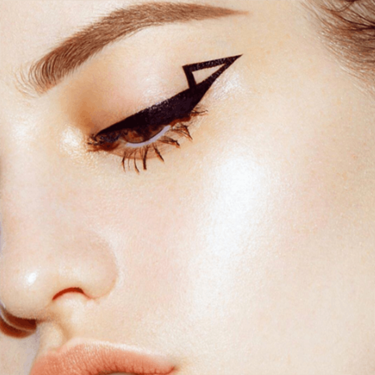 10 Unique Ways You Can Rock a Cat Eye This Spring