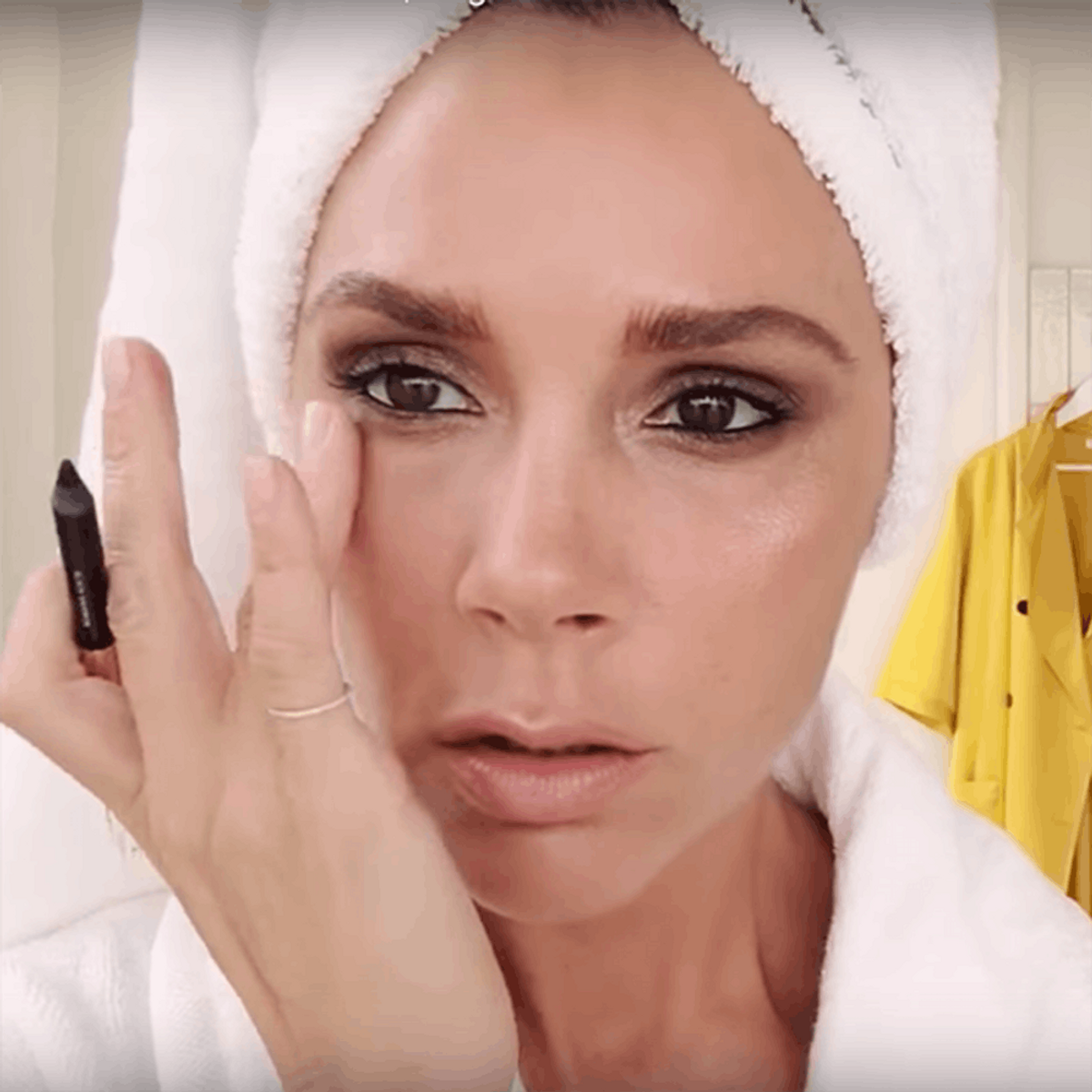 Victoria Beckham’s 5-Minute Makeup Routine Is Mesmerizing to Watch