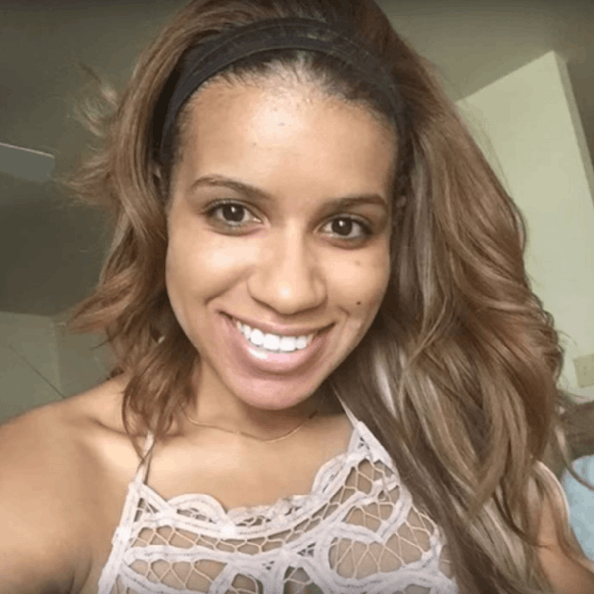This Beauty Vlogger Posted Makeup-Free Selfies on Tinder + This Is What Happened