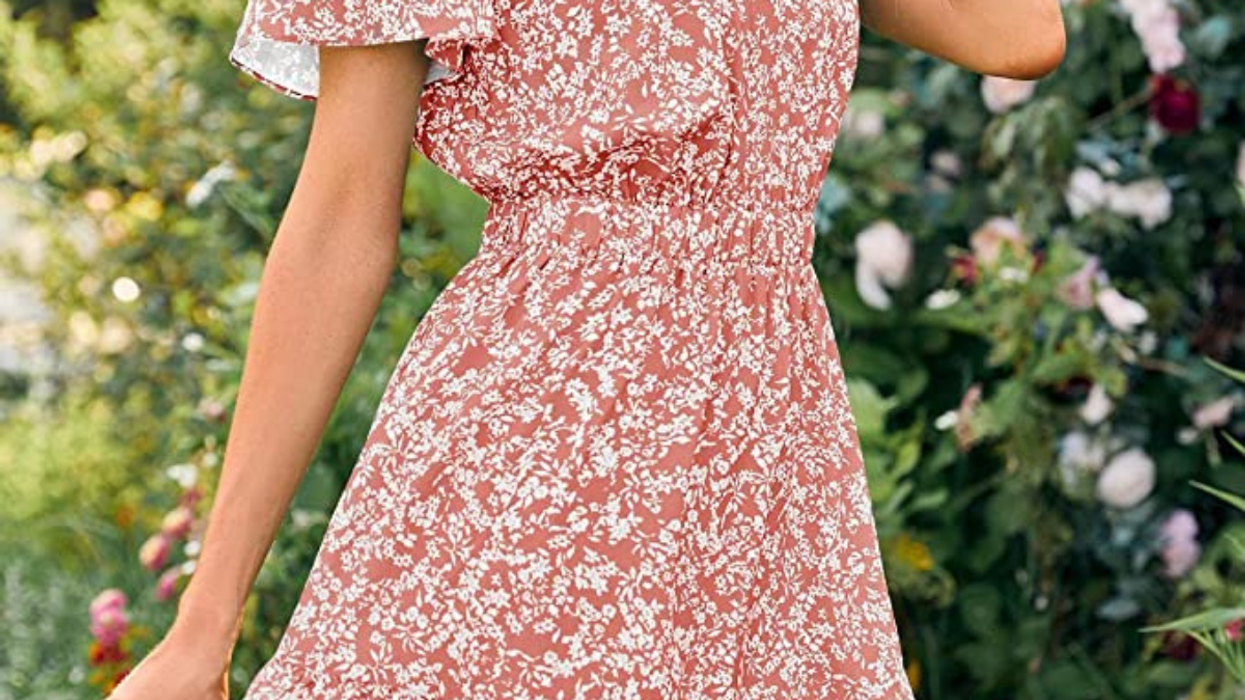 This Summer Is All About Foolproof Dress And Sneaker Combo