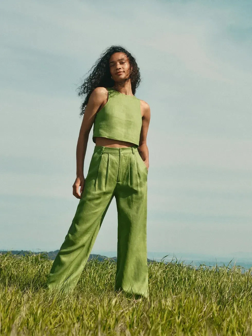 Linen Pants Outfits For Summer 2023 - Brit + Co