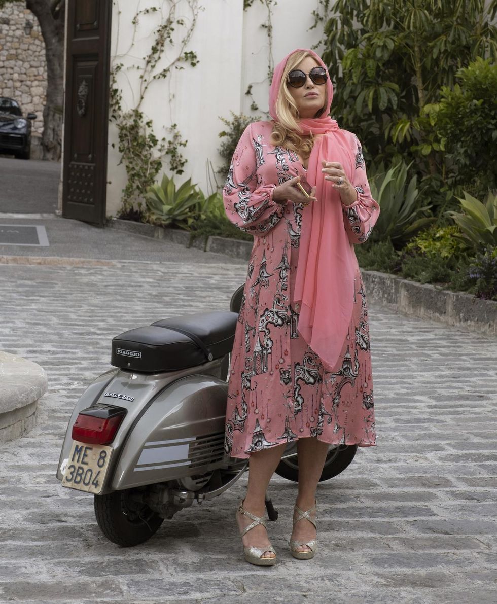 jennifer coolidge in the white lotus