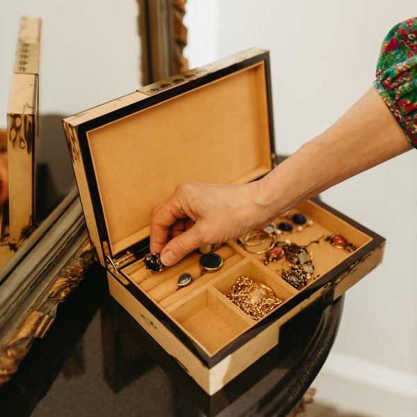 jewlery box with hand holding a ring
