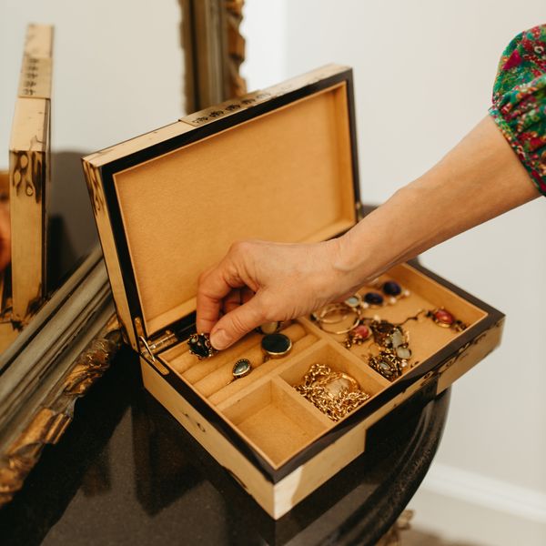 jewlery box with hand holding a ring