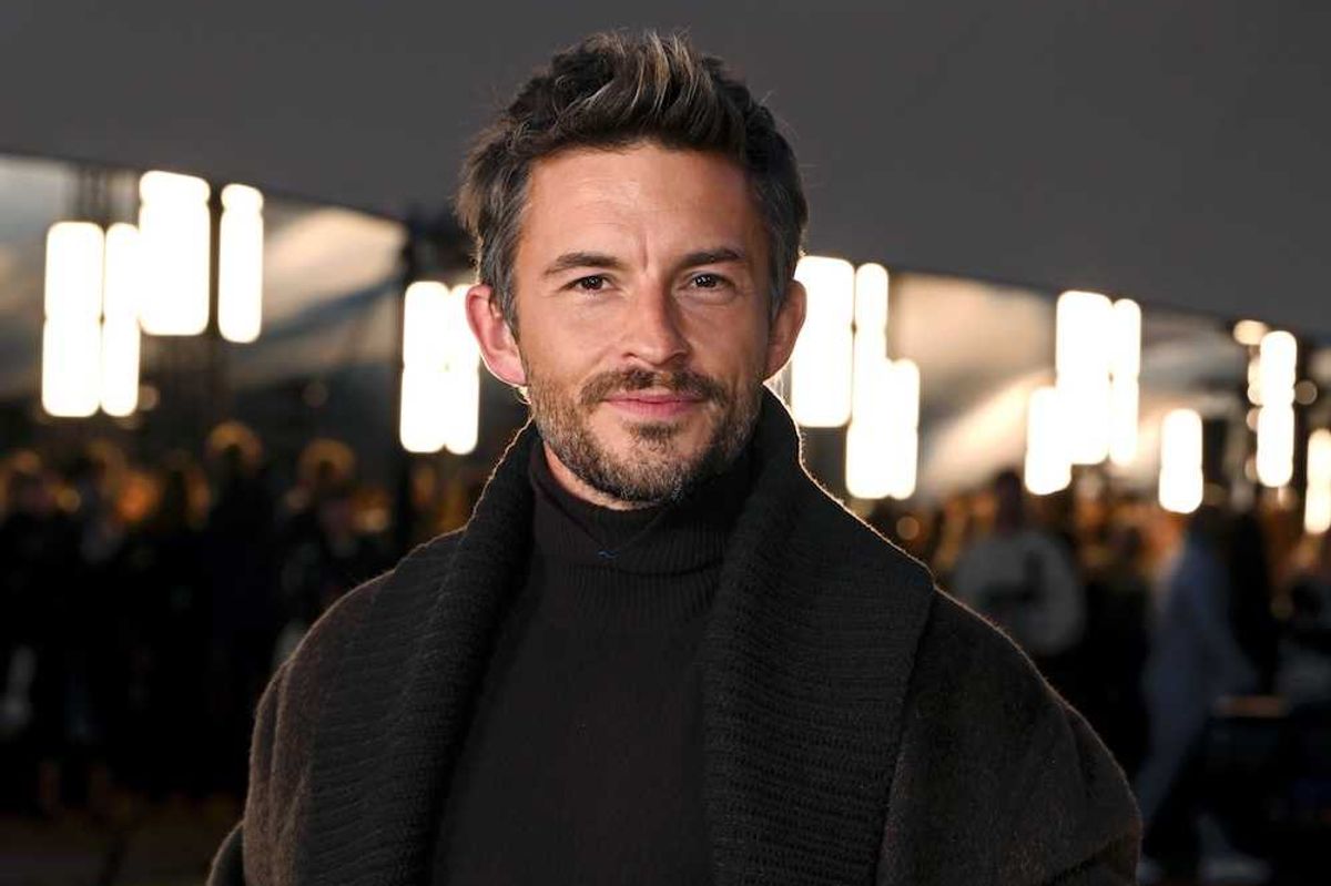 jonathan bailey london fashion week