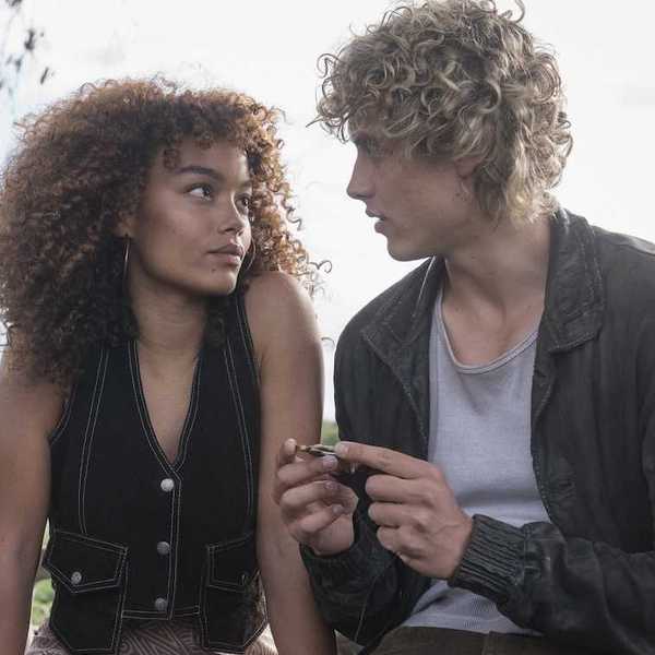 joseph zada and whitney peak in the hunger games sunrise on the reaping sitting in a field surrounded by geese