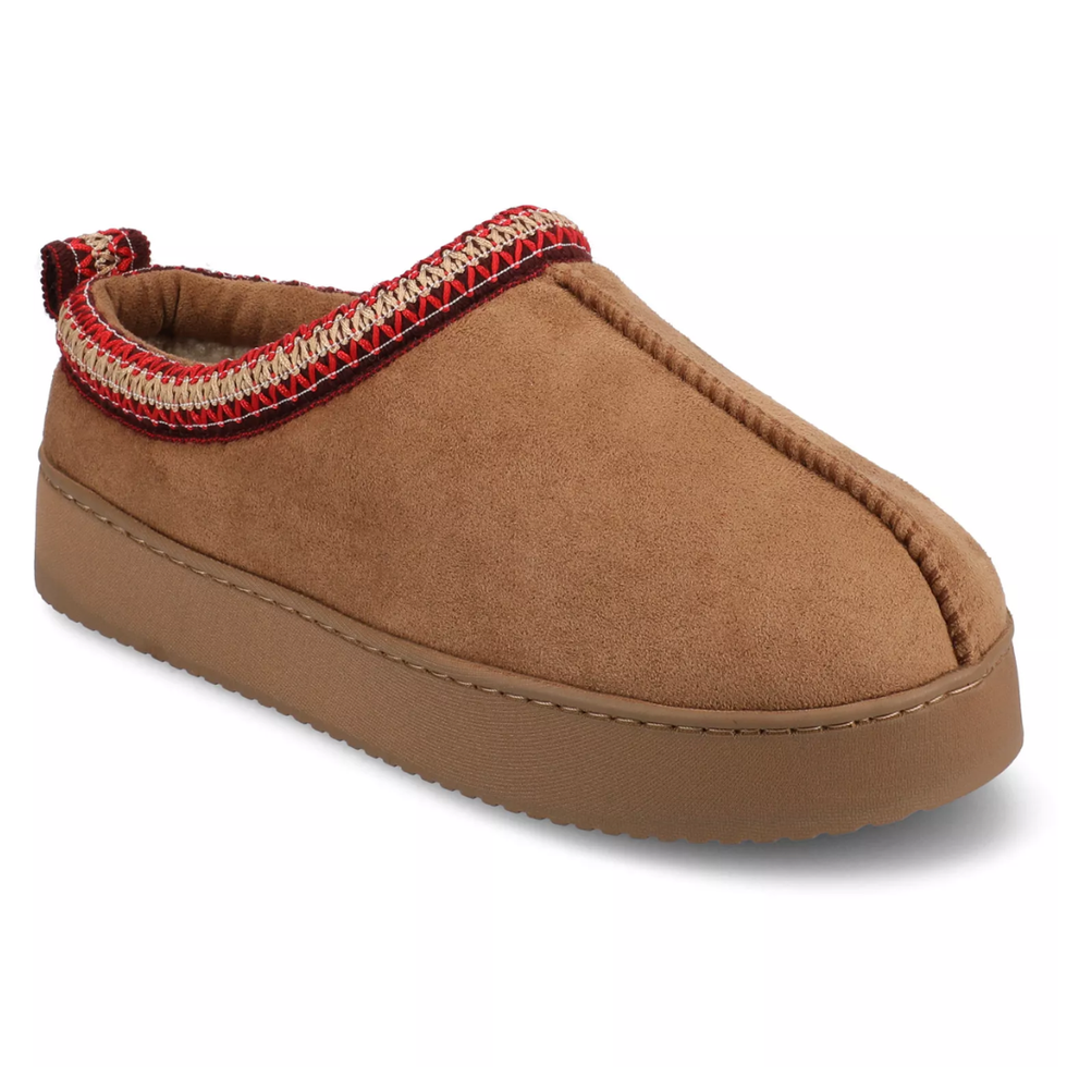 Journee Collection Connway Round Toe Slippers