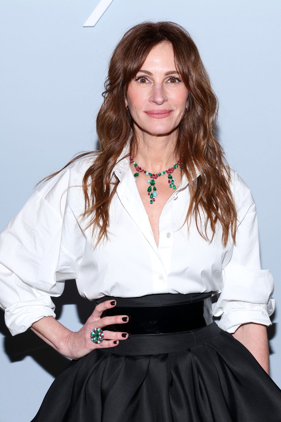 julia roberts with a hairstyle for women over 50
