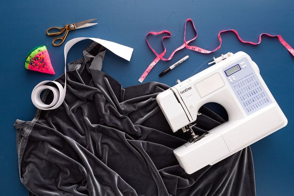 Kelly_Sag_Awards_Skirt_01