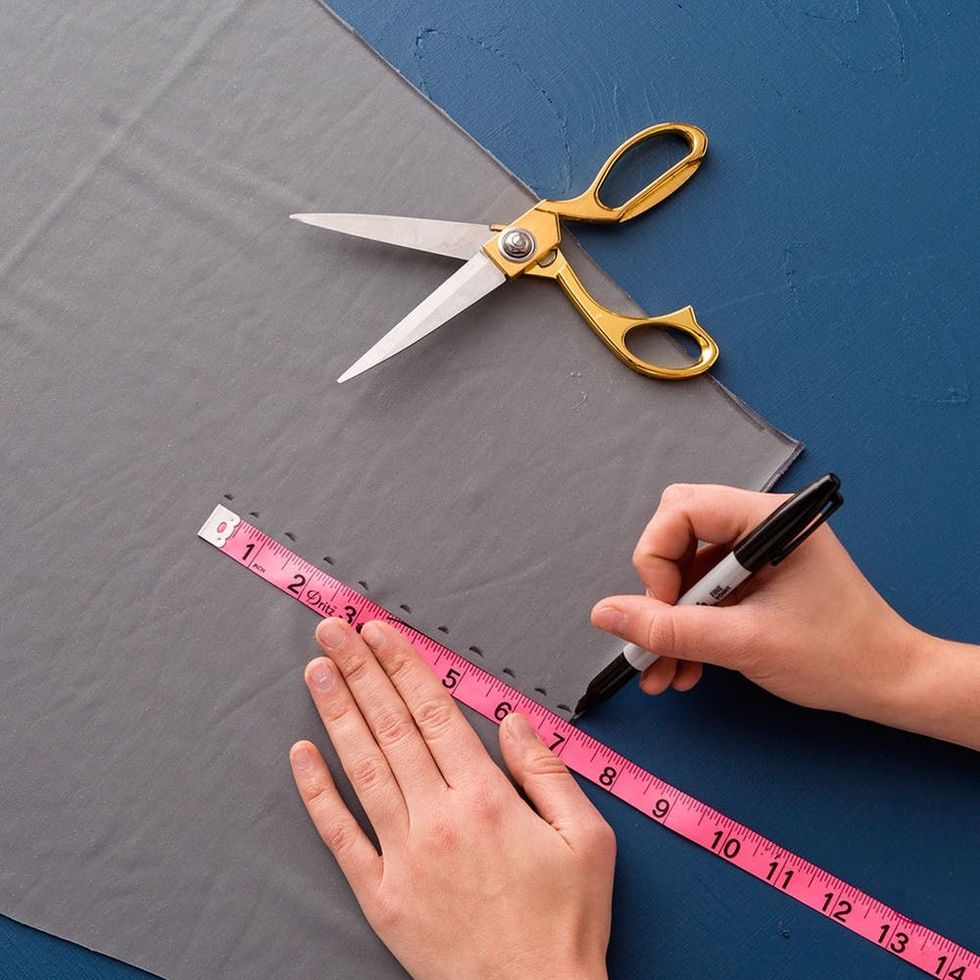 Kelly_Sag_Awards_Skirt_05