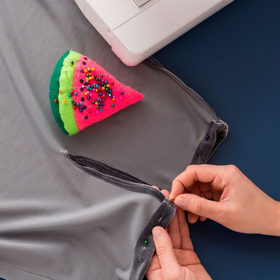 Kelly_Sag_Awards_Skirt_10