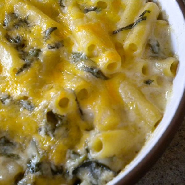 Lightly Cheddared Spinach Ricotta Mac and Cheese