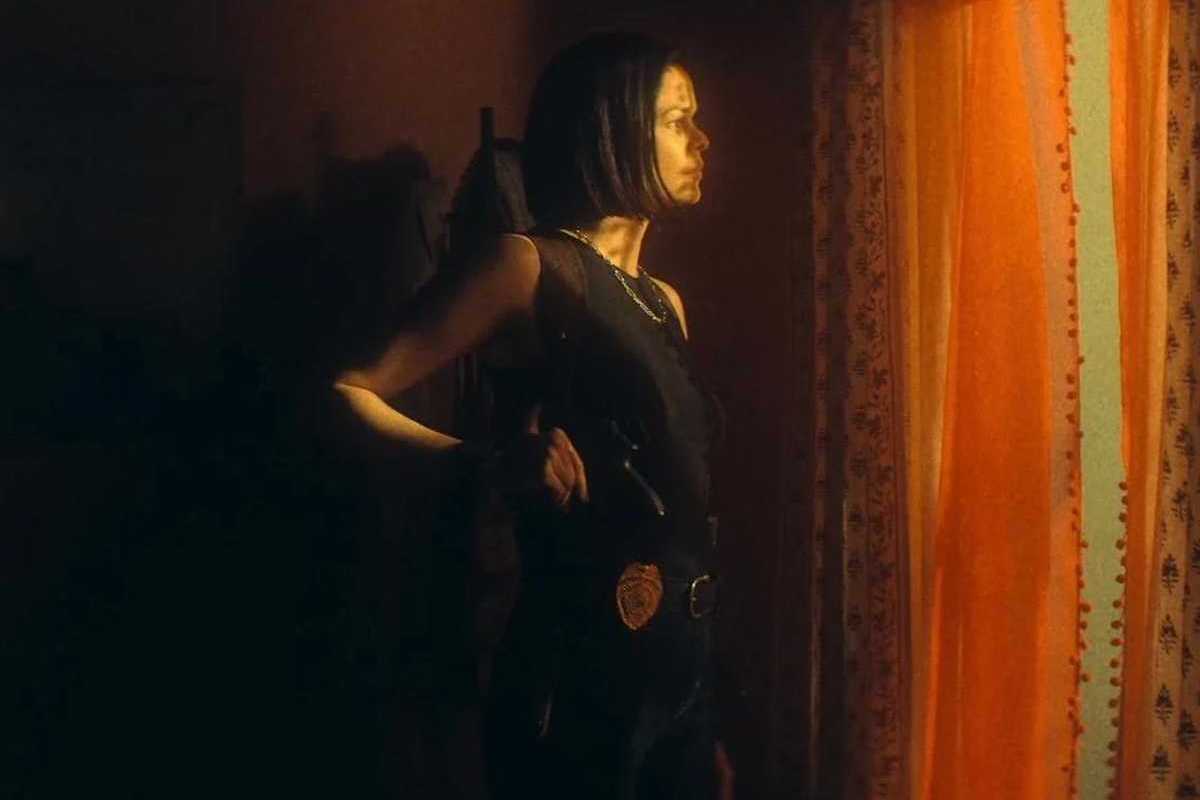 Lina Esco as Captain Jackie Velez the rip cast