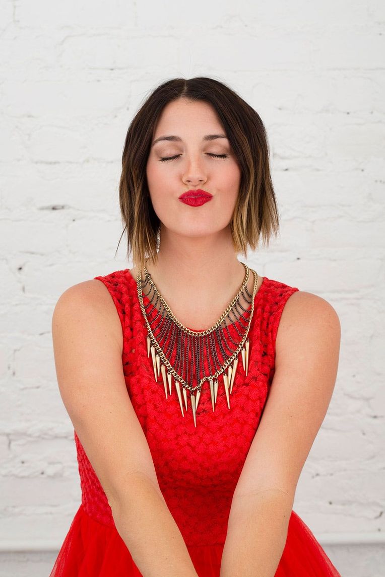 What Dress To Wear With Red Lipstick