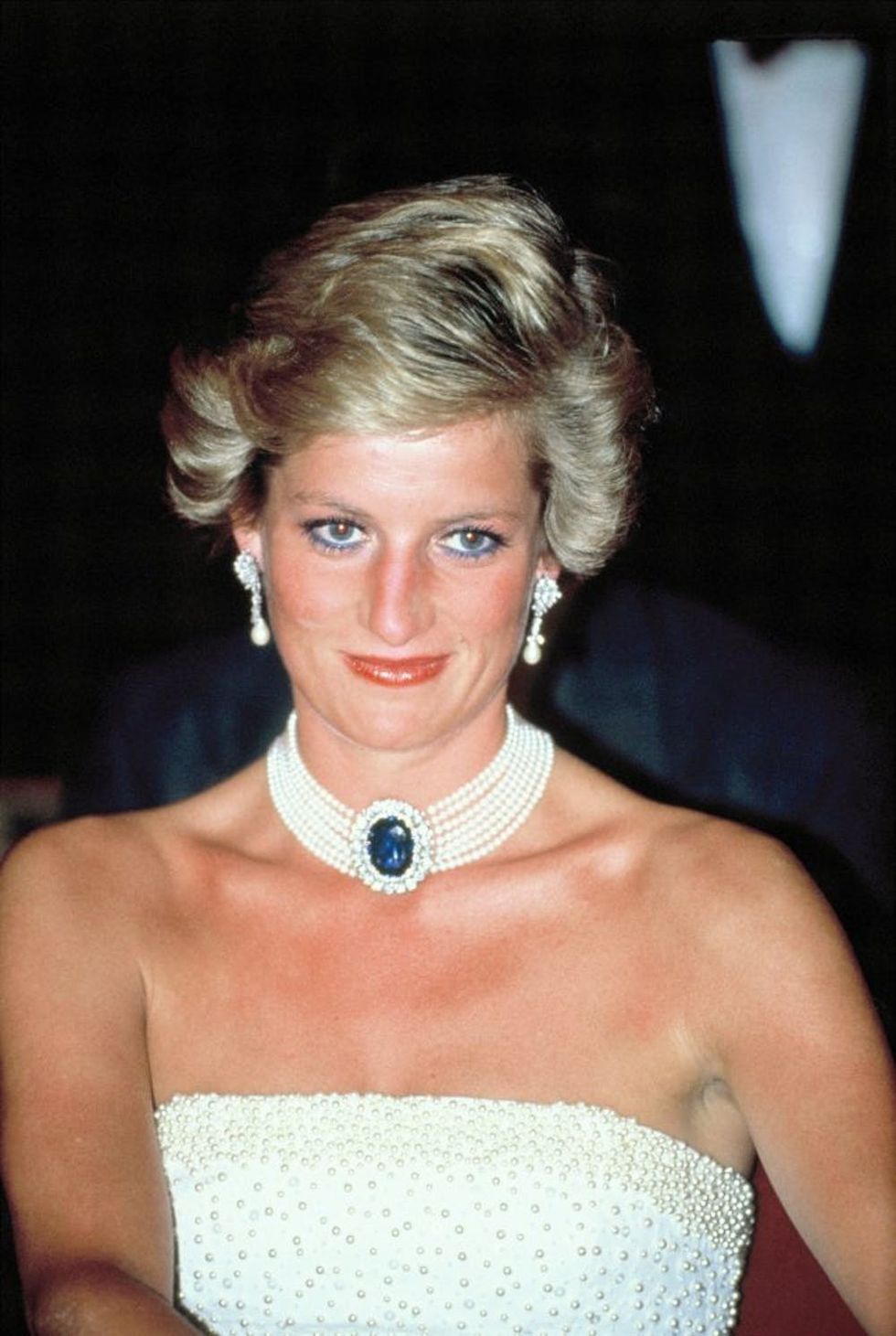 LONDON, UNITED KINGDOM - JANUARY 01: Diana, Princess of Wales, attends a State Banquet at Parliament Building during her official visit to Hungary on May 8, 1990 in Budapest, Hungary.The princess wears a Catherine Walker strapless dress. (Photo by Georges De Keerle/Getty Images)