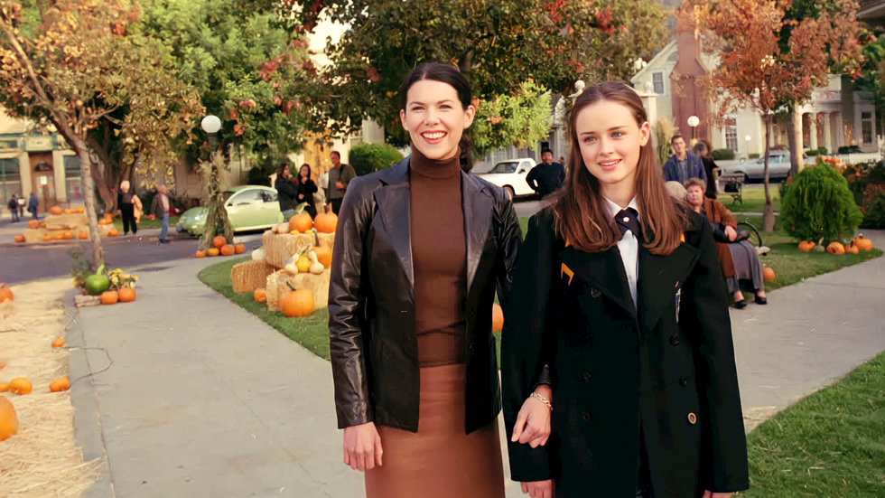 Lorelai and Rory are walking around Stars Hollow.