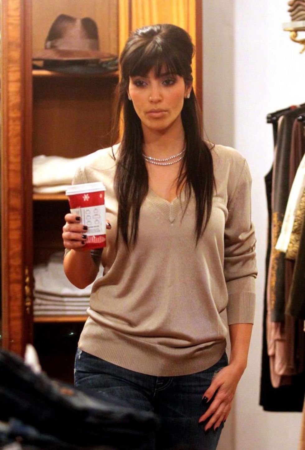 LOS ANGELES, CA - JANUARY 08: Kim Kardashian buys a beverage at Starbucks on January 8, 2009 in Los Angeles, California. (Photo by David Aguilera/BuzzFoto/FilmMagic)