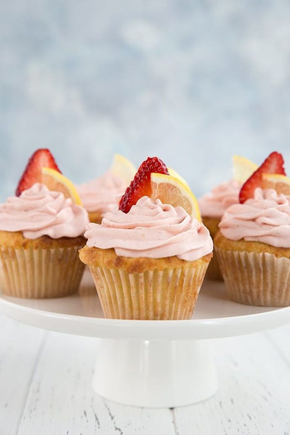 Low-Carb Strawberry Lemonade Cupcakes