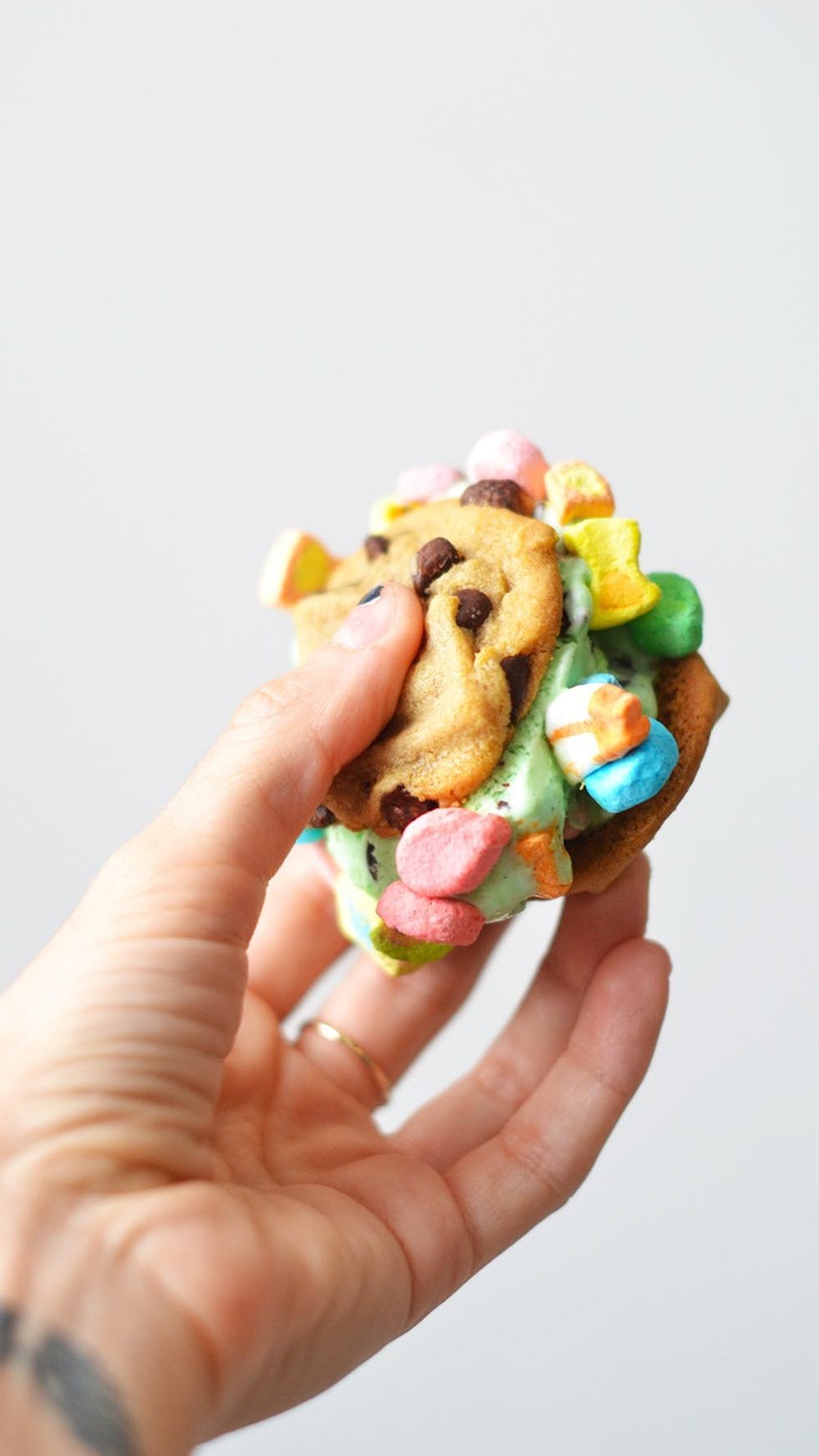 Lucky_Charm_Cookie_Sando_Snap