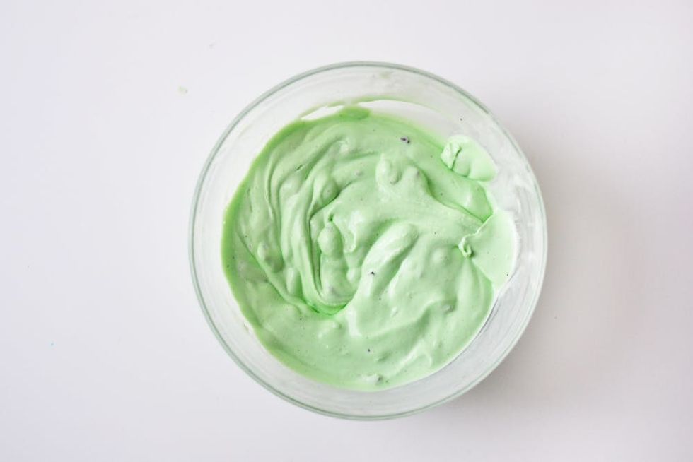 Lucky_Charm_Cookie_Sando_Stepthree