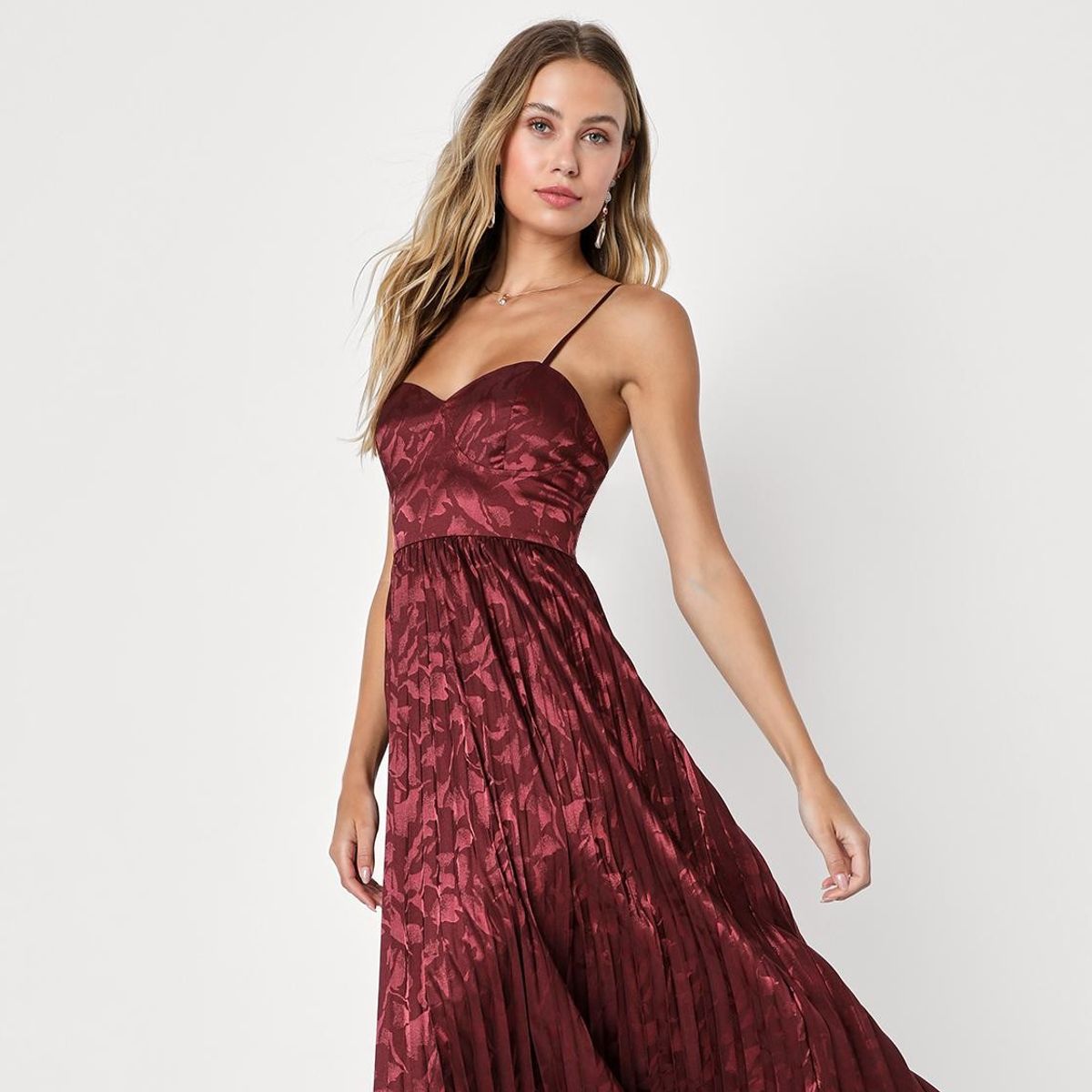16 Flattering Lulus Fall Dresses To Step Up Your Outfits - Brit + Co 16 Flattering Lulus Fall Dresses To Step Up Your Outfits - Brit + Co