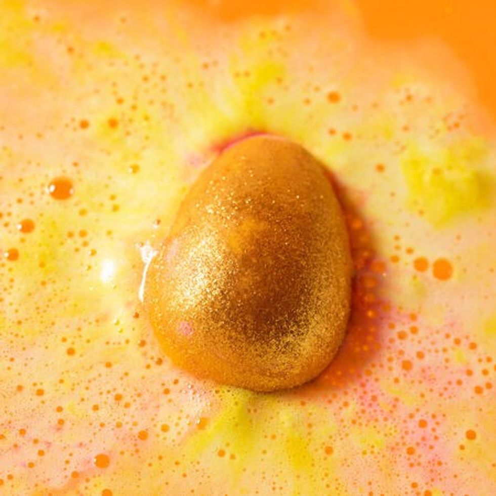 LUSH Golden Egg Bath Bomb Melt