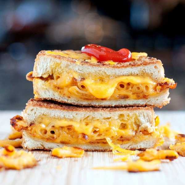 mac and grilled cheese sandwich