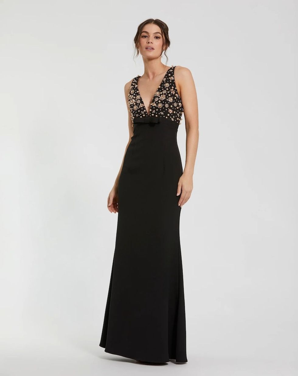 Mac Duggal Black Crepe Sleeveless Beaded V Neck Gown With Bow