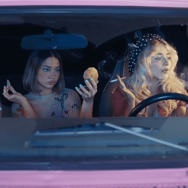 madelyn cline margaret qualley and sabrina carpenter in the house tour music video
