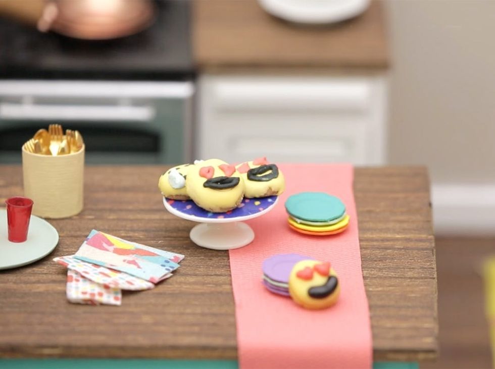 make-it-mini-emoji-cookies